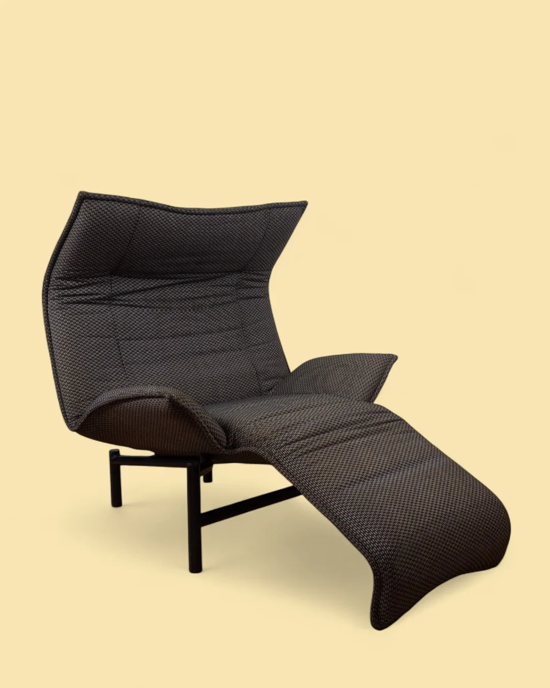 Fotel Cassina Veranda proj. Vico Magistretti, 1983 | Ikona designu | Regulowany fotel wypoczynkowy, kolekcja MoMA